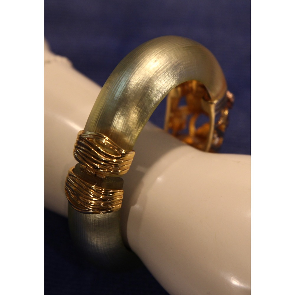 Alexis Bittar Lemon Lucite, Crystal, Pearl and Bee Hinged Bangle Bracelet. A3 - Picture 11 of 15